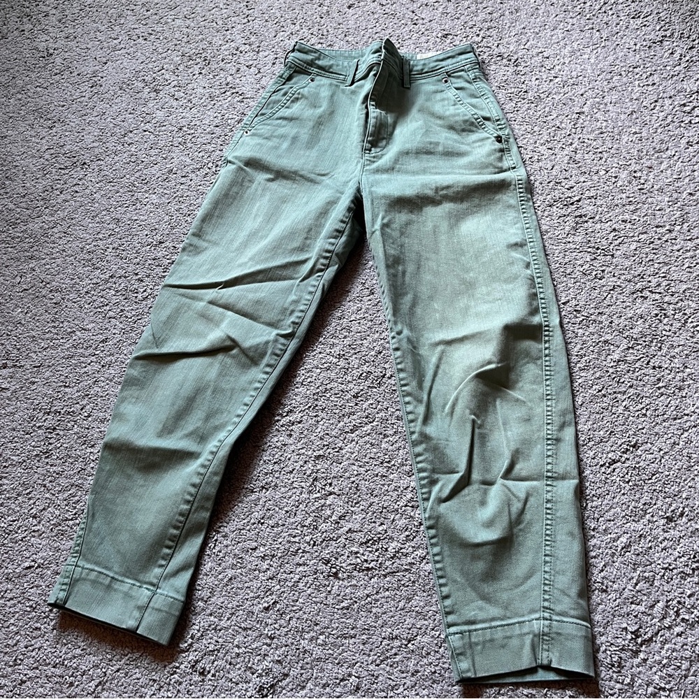 GAP Barrel Khaki High Rise Pant 00/24
